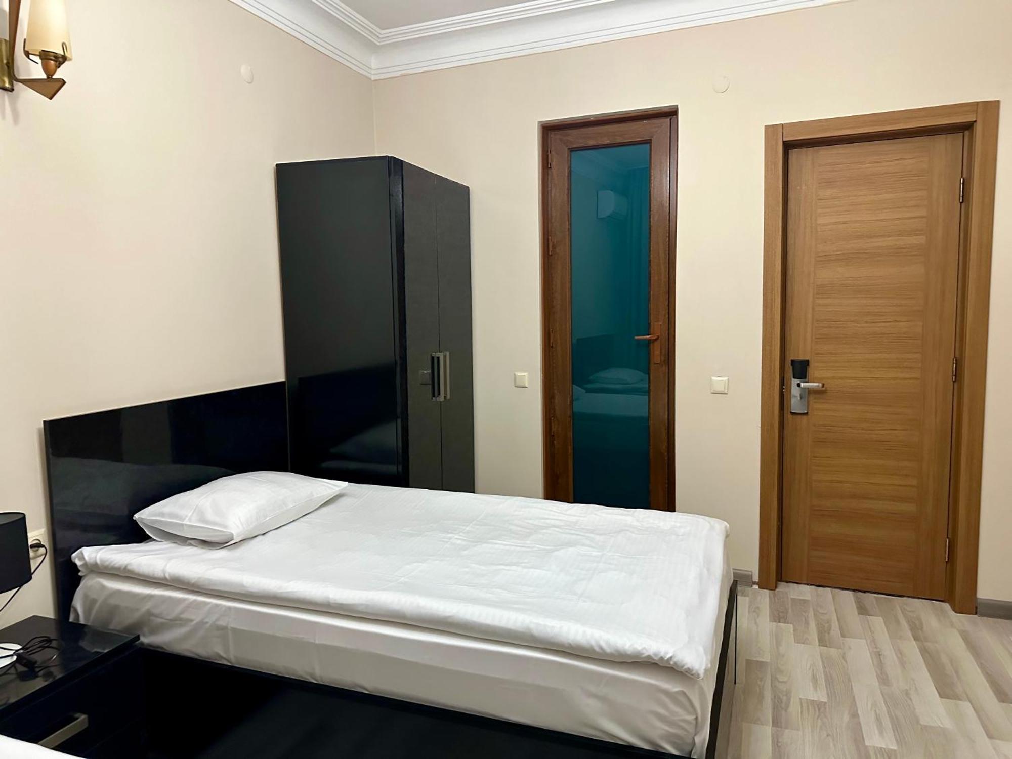 Hotel Tsereteli Batumi Luaran gambar